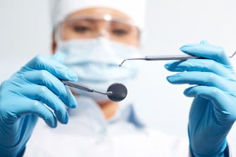 Mesures dhygi&egrave;ne du dentiste, maladies infectieuses et h&eacute;patite.